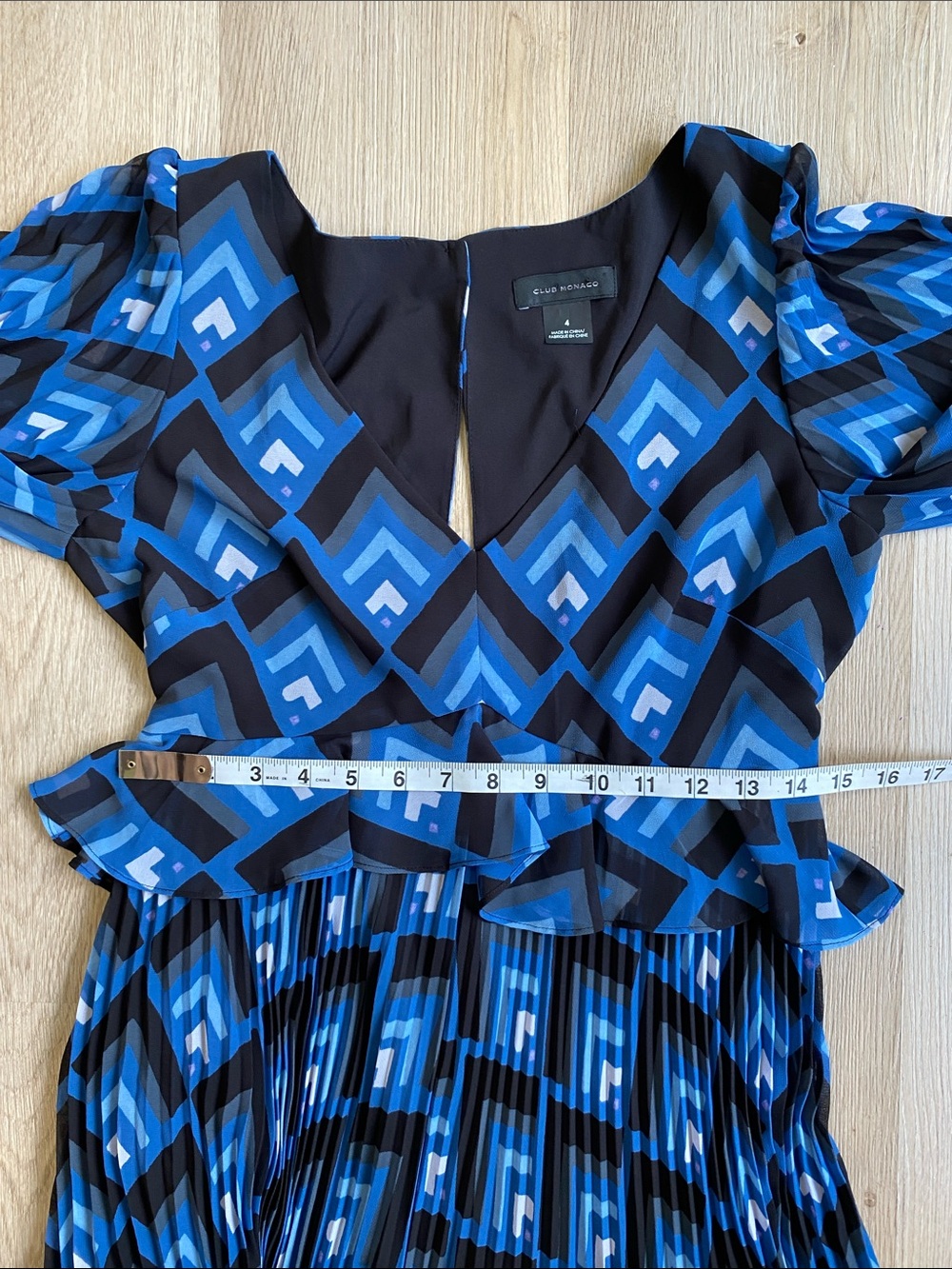 Club Monaco Blue Geometric Pleated Midi Dress Flutter Sleeve Peplum Size 4 - Picture 13 of 14